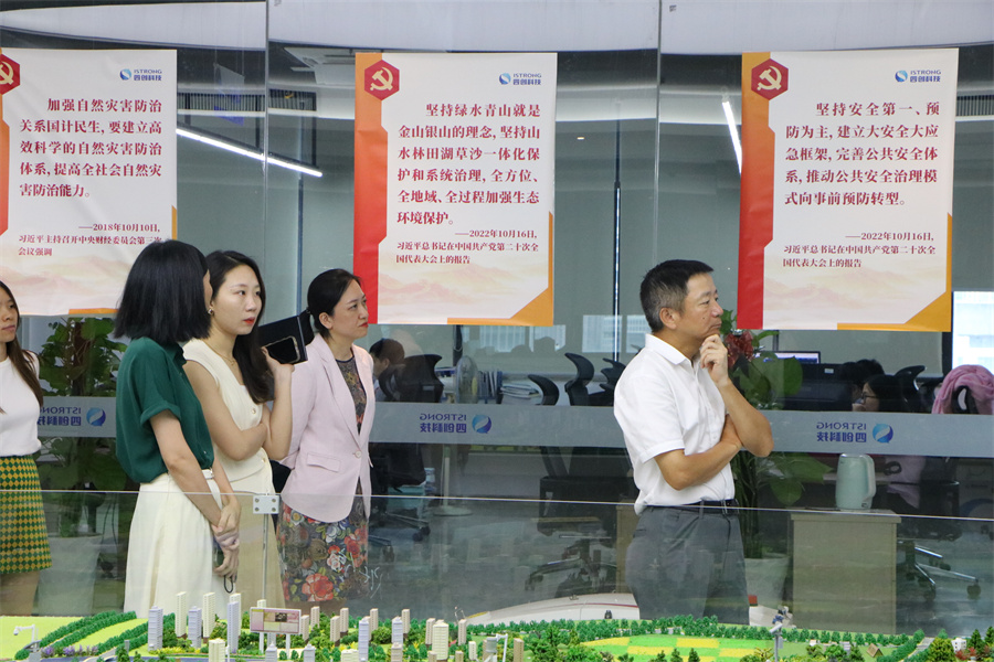 11楼展厅参观 (3).jpg